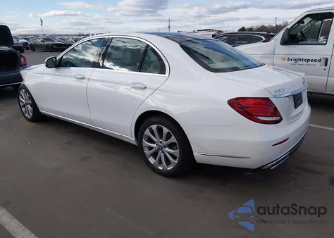 2019 Mercedes-Benz E 300 4Matic z USA, uszkodzony, nr VIN WDDZF4KB3KA632375